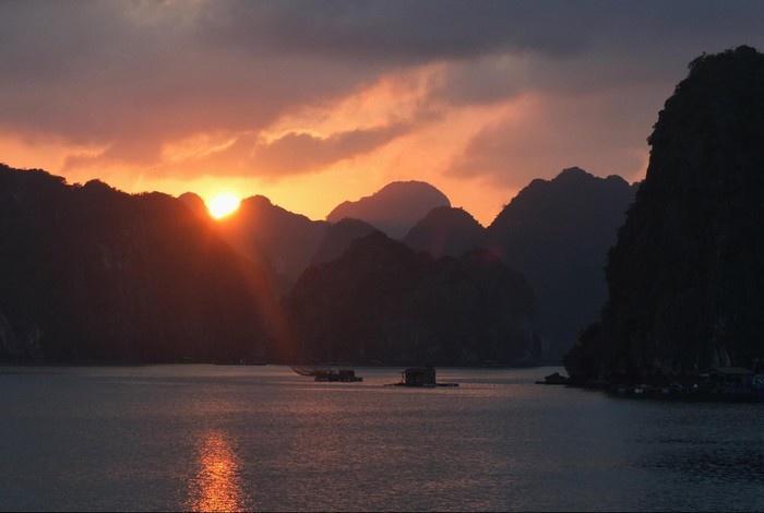 Anh Thuan Hotel 1 Cat Ba Island Exterior foto